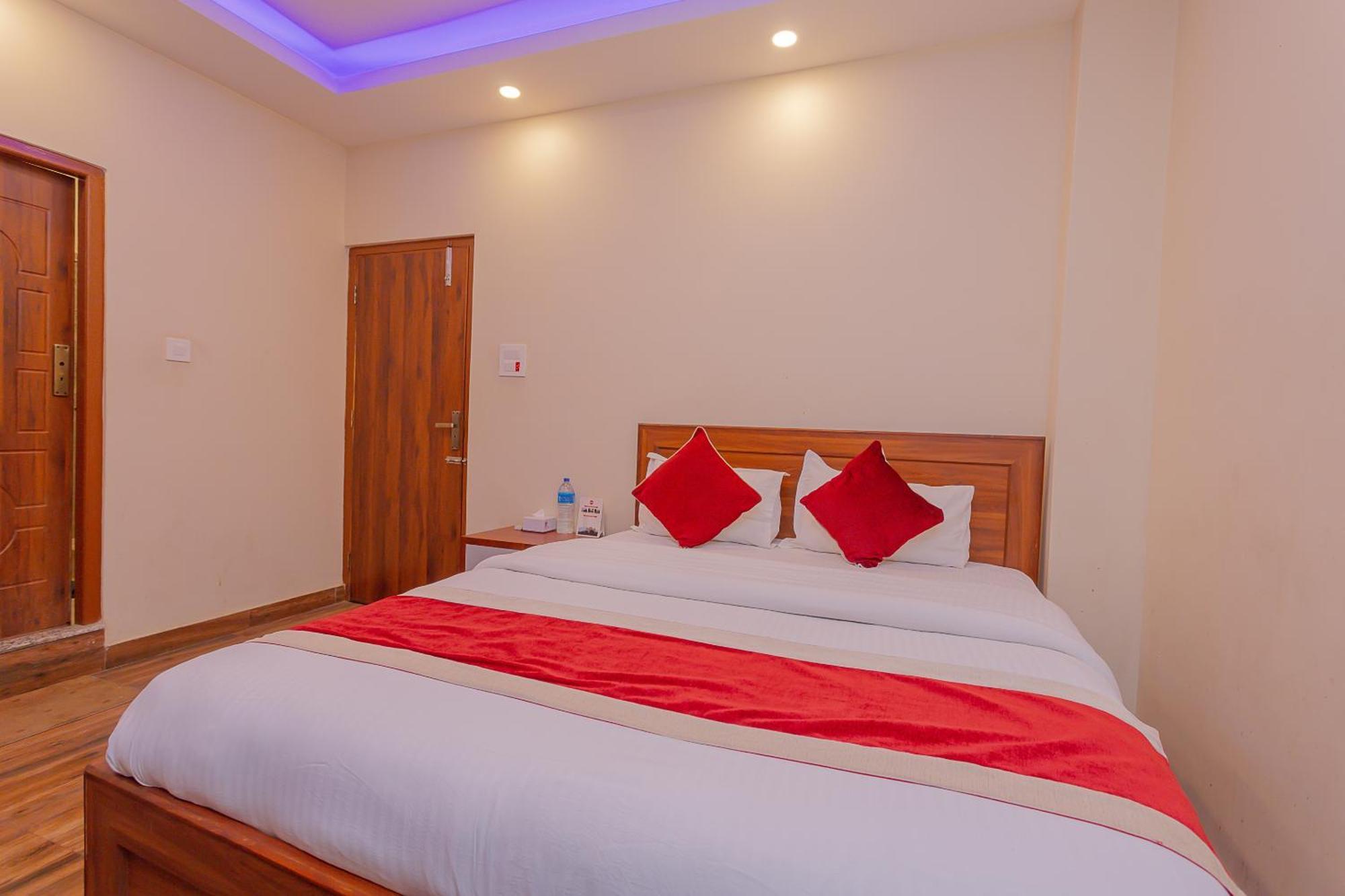 Oyo 799 Hotel Tik Tok Pvt Ltd. Катманду Экстерьер фото