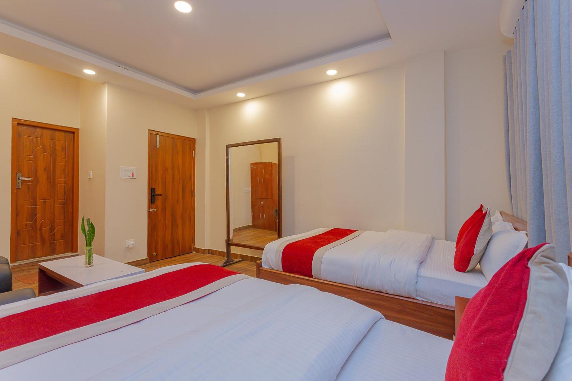 Oyo 799 Hotel Tik Tok Pvt Ltd. Катманду Экстерьер фото