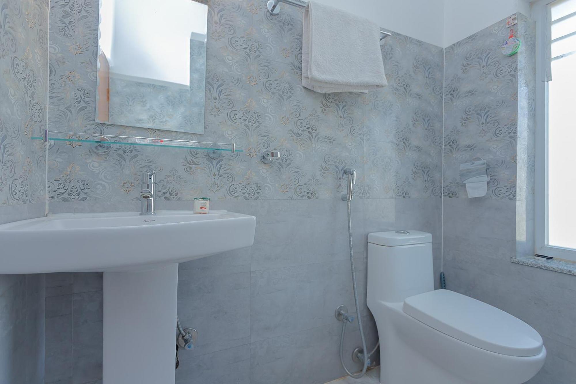 Oyo 799 Hotel Tik Tok Pvt Ltd. Катманду Экстерьер фото