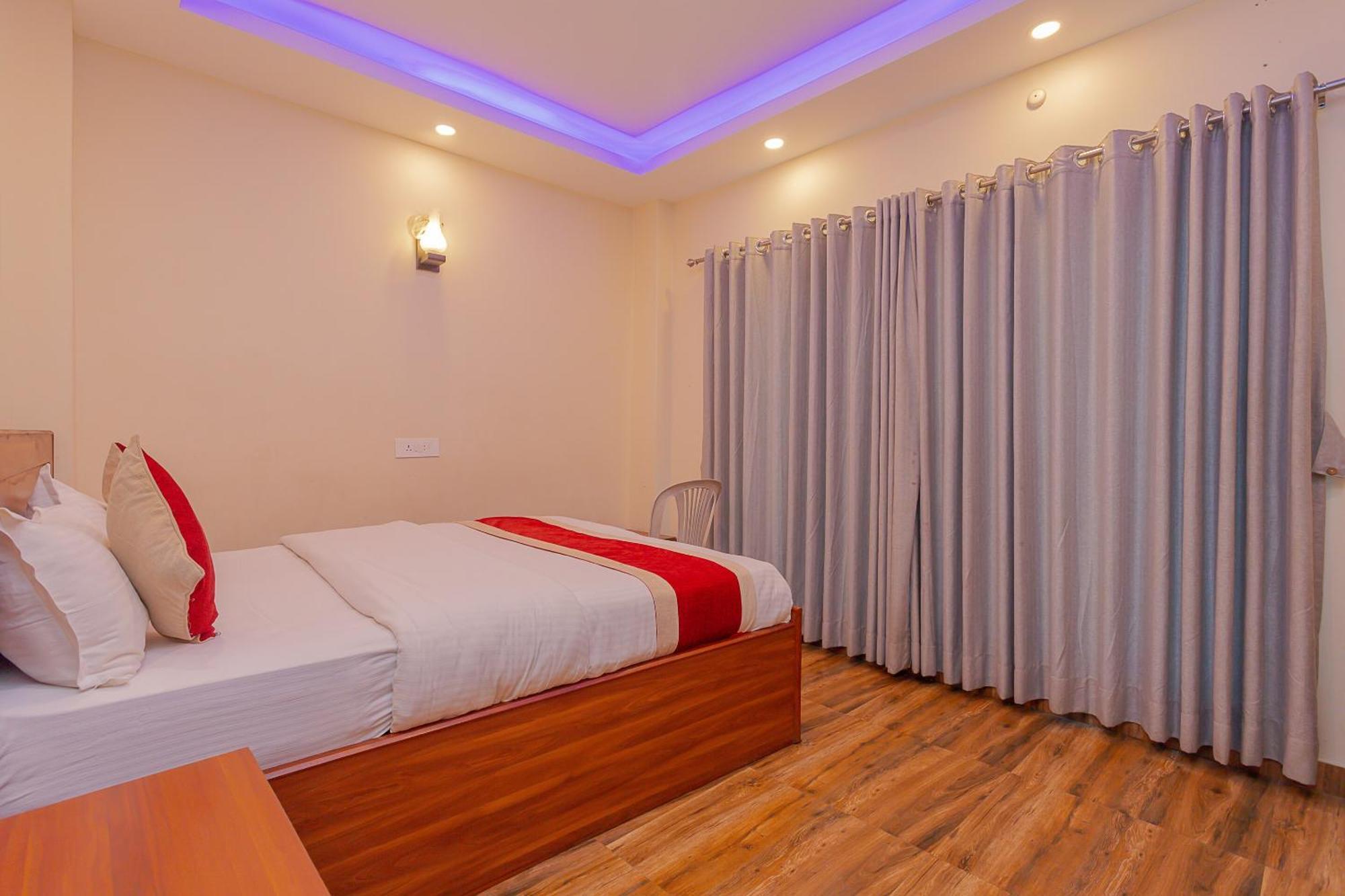 Oyo 799 Hotel Tik Tok Pvt Ltd. Катманду Экстерьер фото