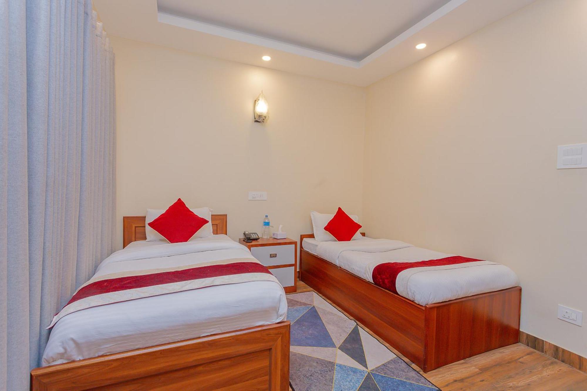 Oyo 799 Hotel Tik Tok Pvt Ltd. Катманду Экстерьер фото