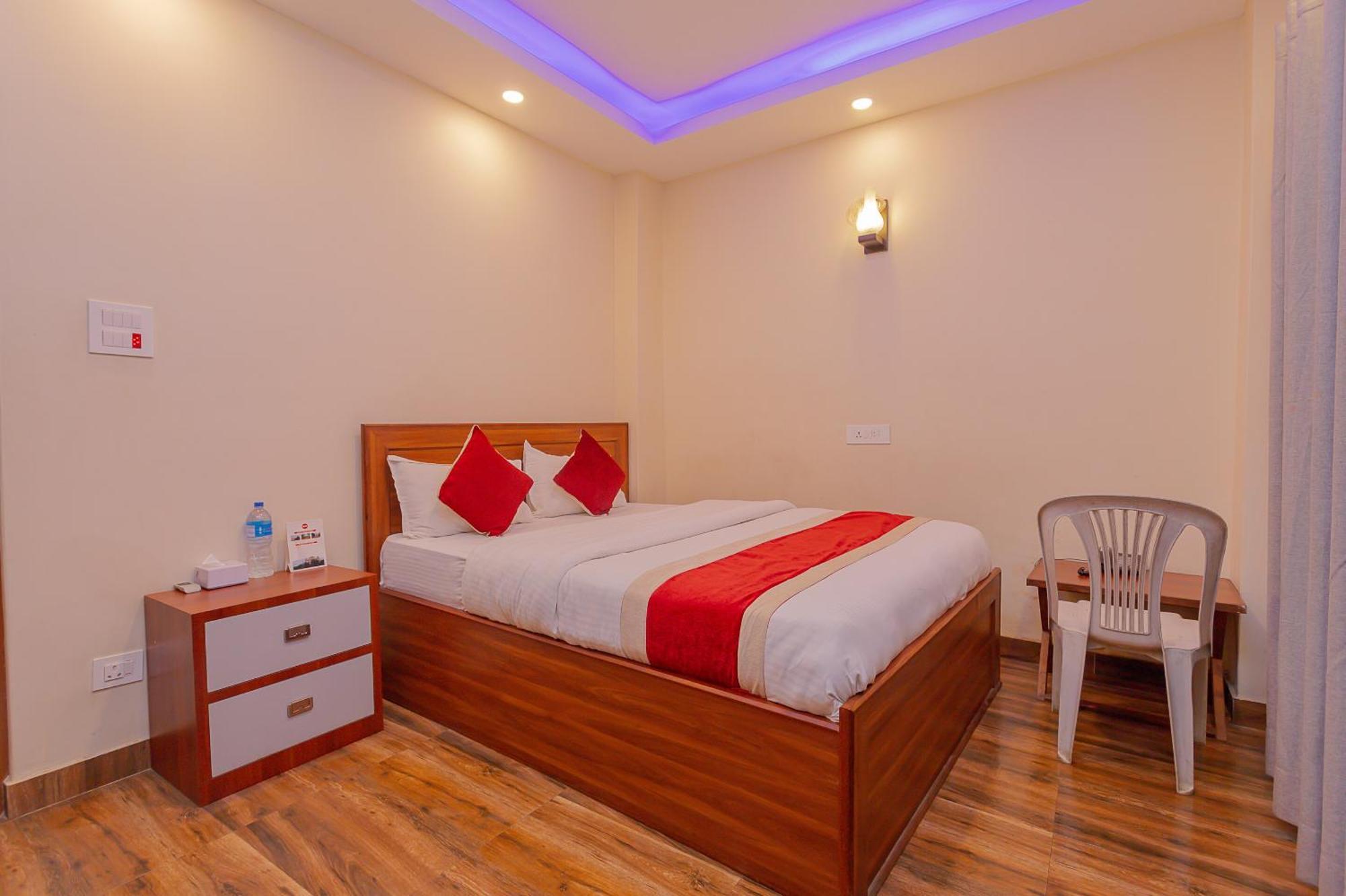 Oyo 799 Hotel Tik Tok Pvt Ltd. Катманду Экстерьер фото