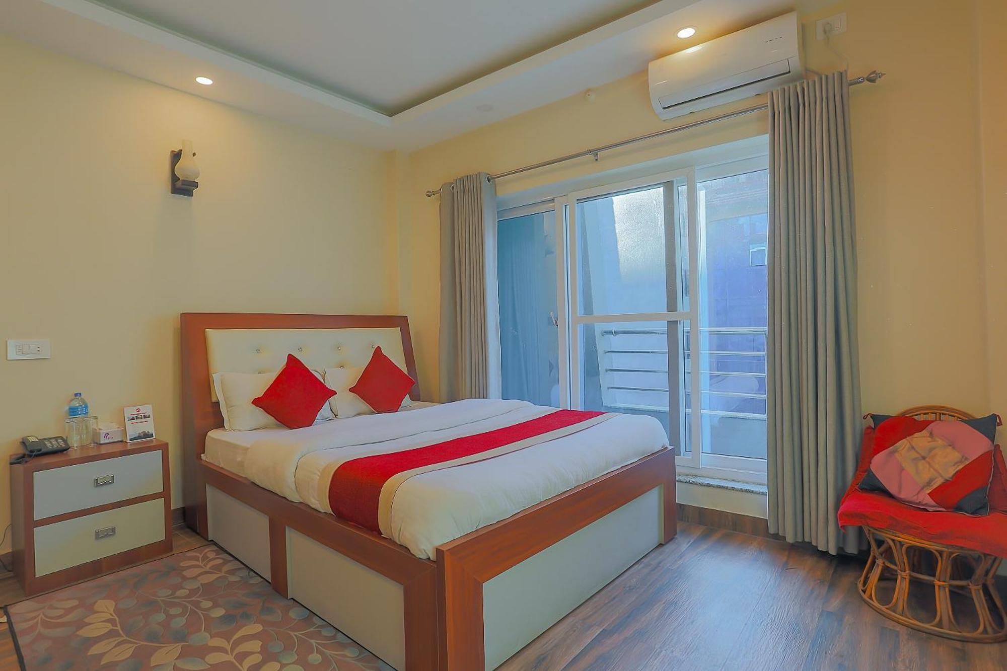 Oyo 799 Hotel Tik Tok Pvt Ltd. Катманду Экстерьер фото