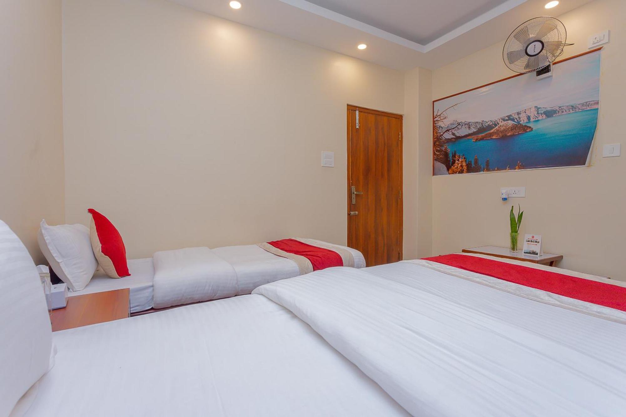 Oyo 799 Hotel Tik Tok Pvt Ltd. Катманду Экстерьер фото