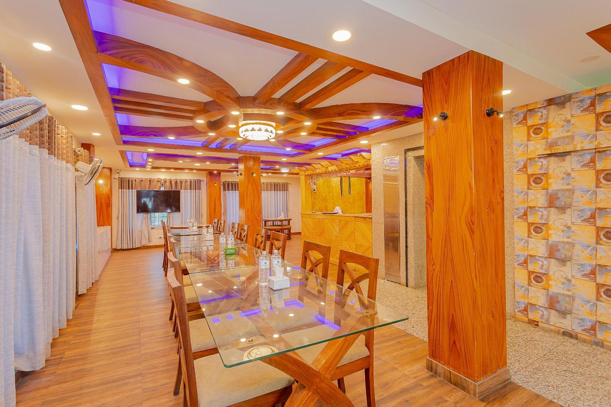 Oyo 799 Hotel Tik Tok Pvt Ltd. Катманду Экстерьер фото