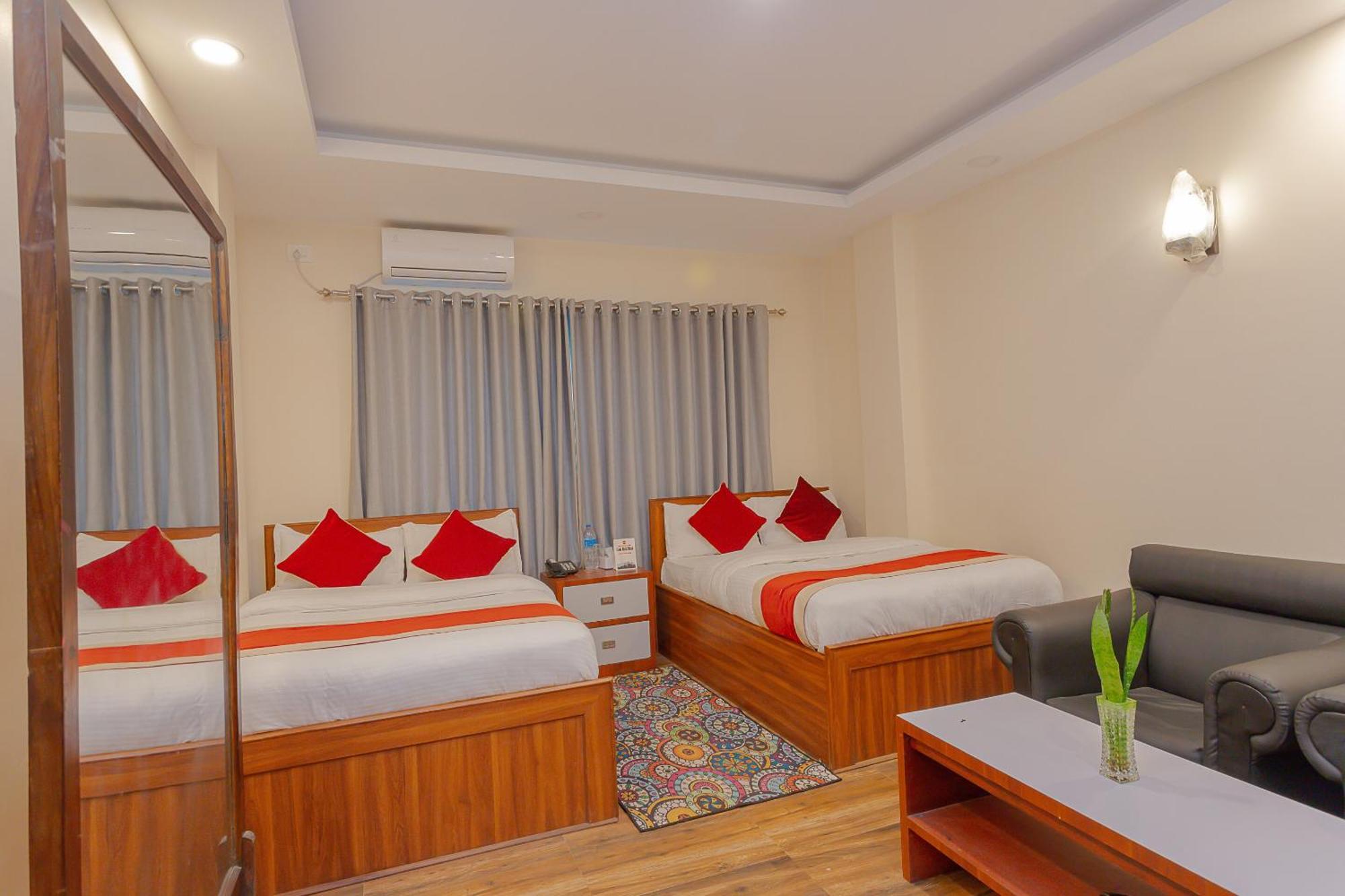 Oyo 799 Hotel Tik Tok Pvt Ltd. Катманду Экстерьер фото