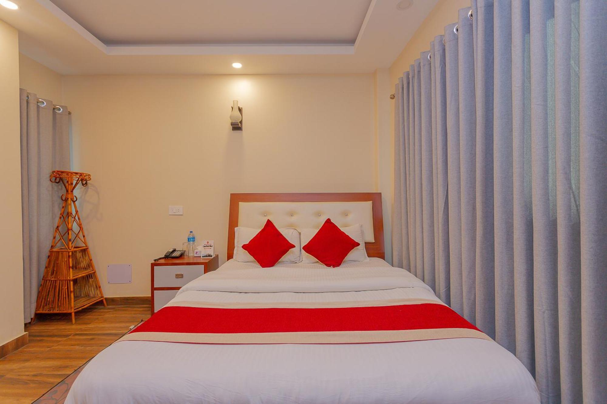Oyo 799 Hotel Tik Tok Pvt Ltd. Катманду Экстерьер фото