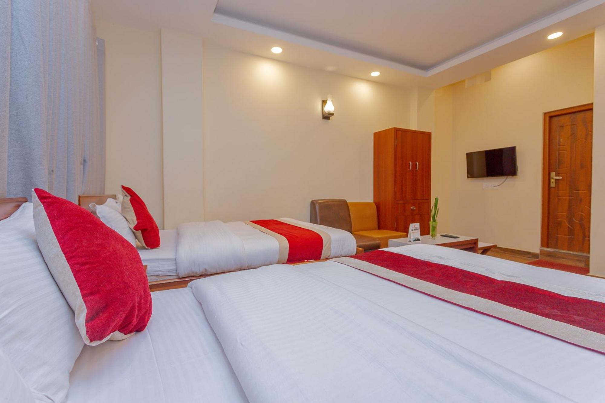 Oyo 799 Hotel Tik Tok Pvt Ltd. Катманду Экстерьер фото