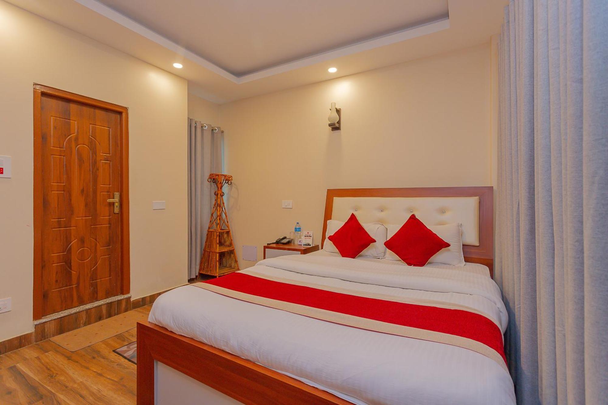 Oyo 799 Hotel Tik Tok Pvt Ltd. Катманду Экстерьер фото