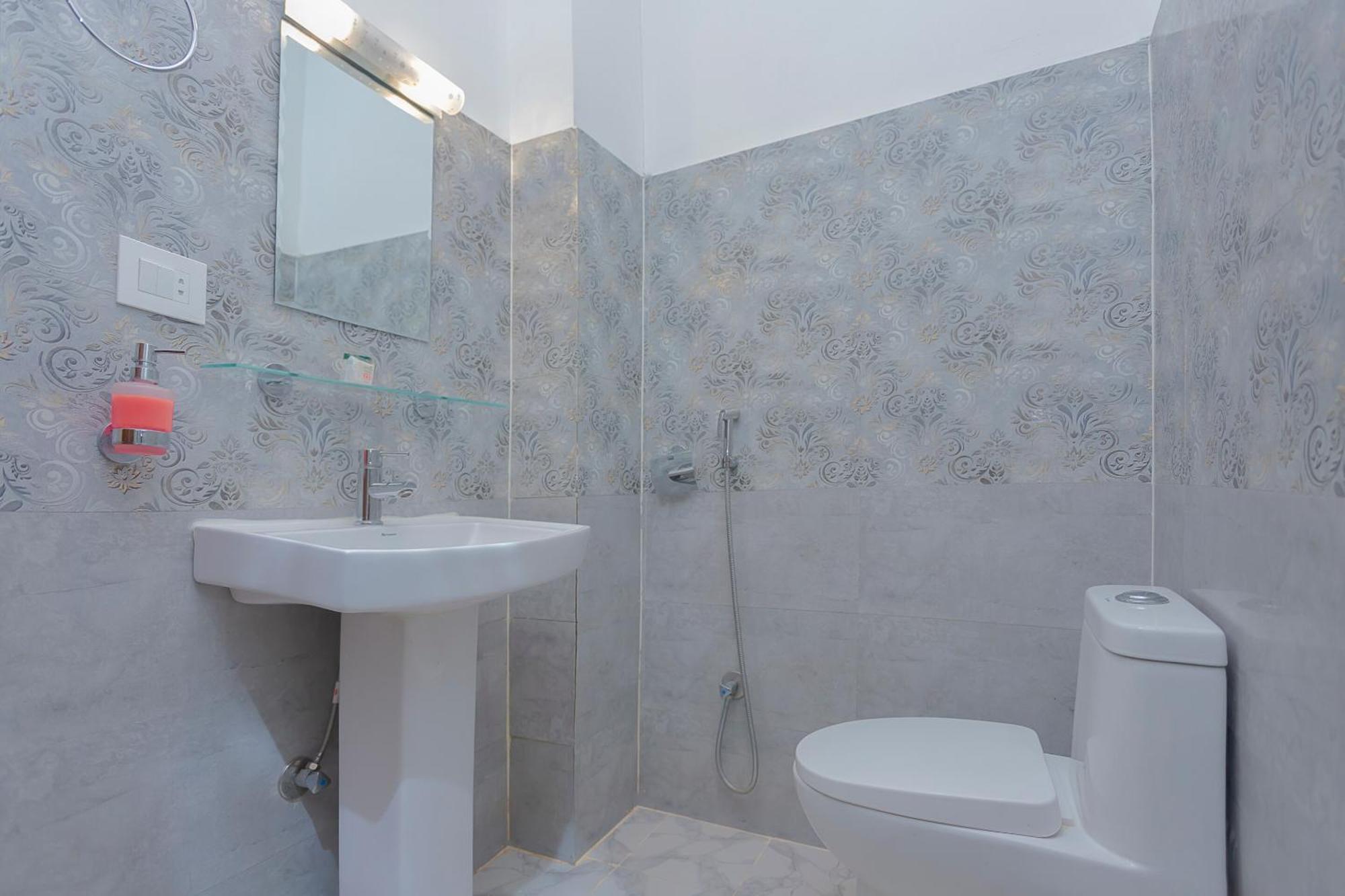 Oyo 799 Hotel Tik Tok Pvt Ltd. Катманду Экстерьер фото