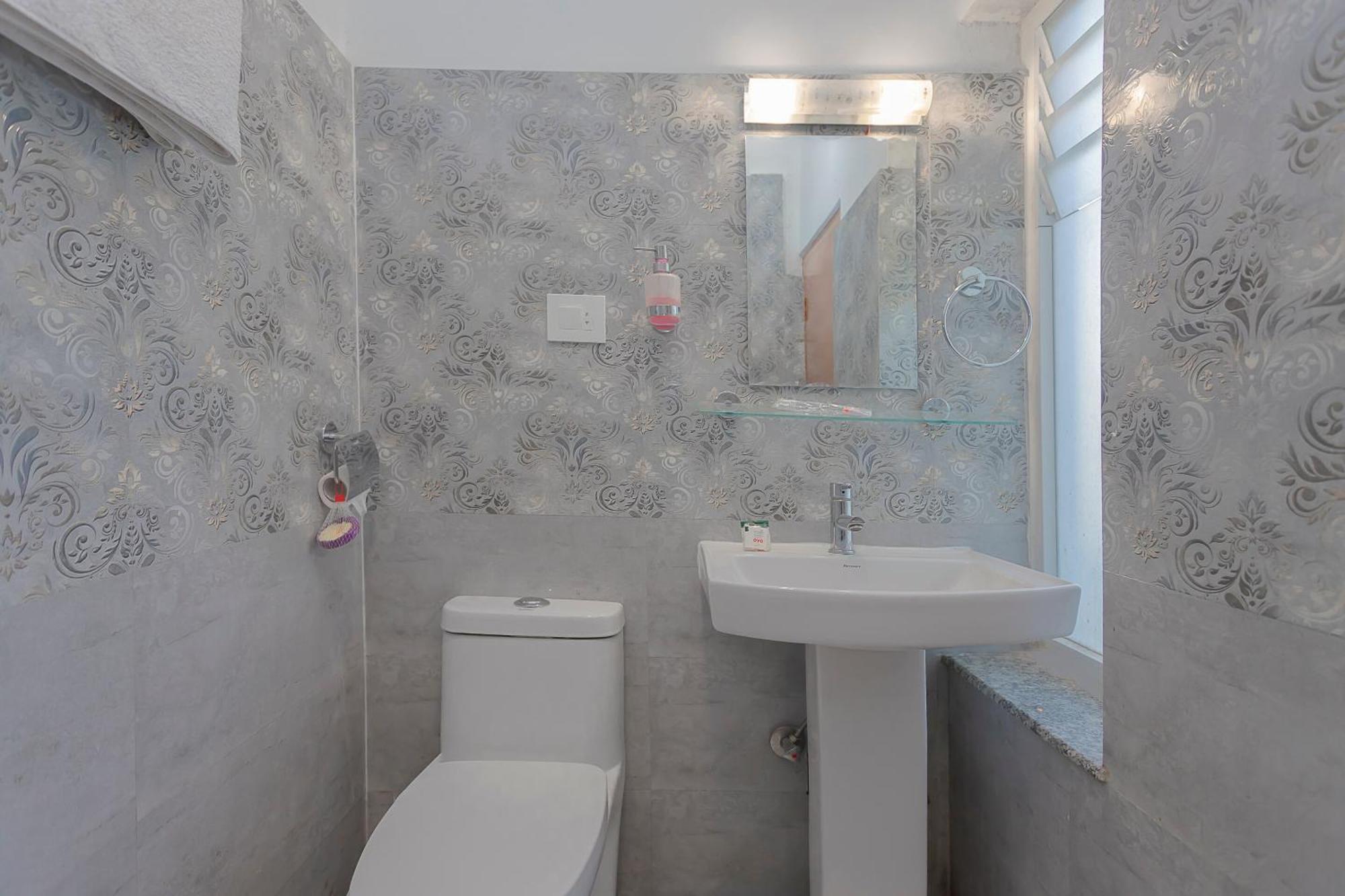Oyo 799 Hotel Tik Tok Pvt Ltd. Катманду Экстерьер фото