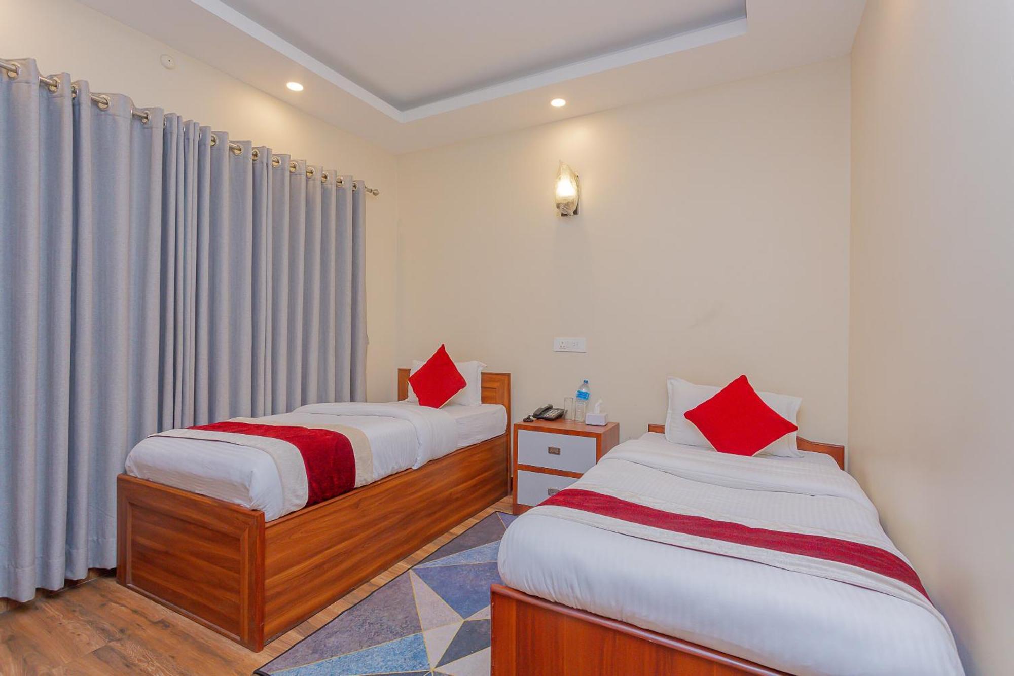 Oyo 799 Hotel Tik Tok Pvt Ltd. Катманду Экстерьер фото